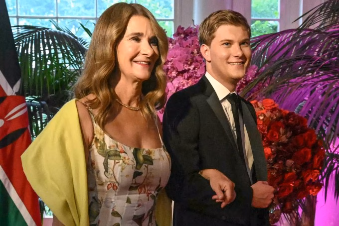Melinda French Gates và con trai. Ảnh: AFP