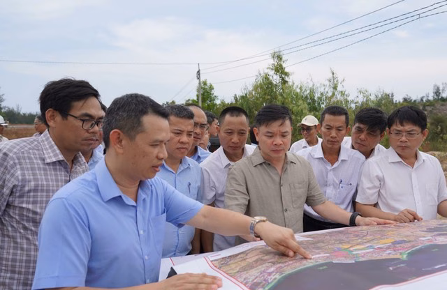 Chủ tịch tỉnh Đắk Lắk trực tiếp kiểm tra hiện trường để tháo gỡ khó khăn cho các dự án trọng điểm